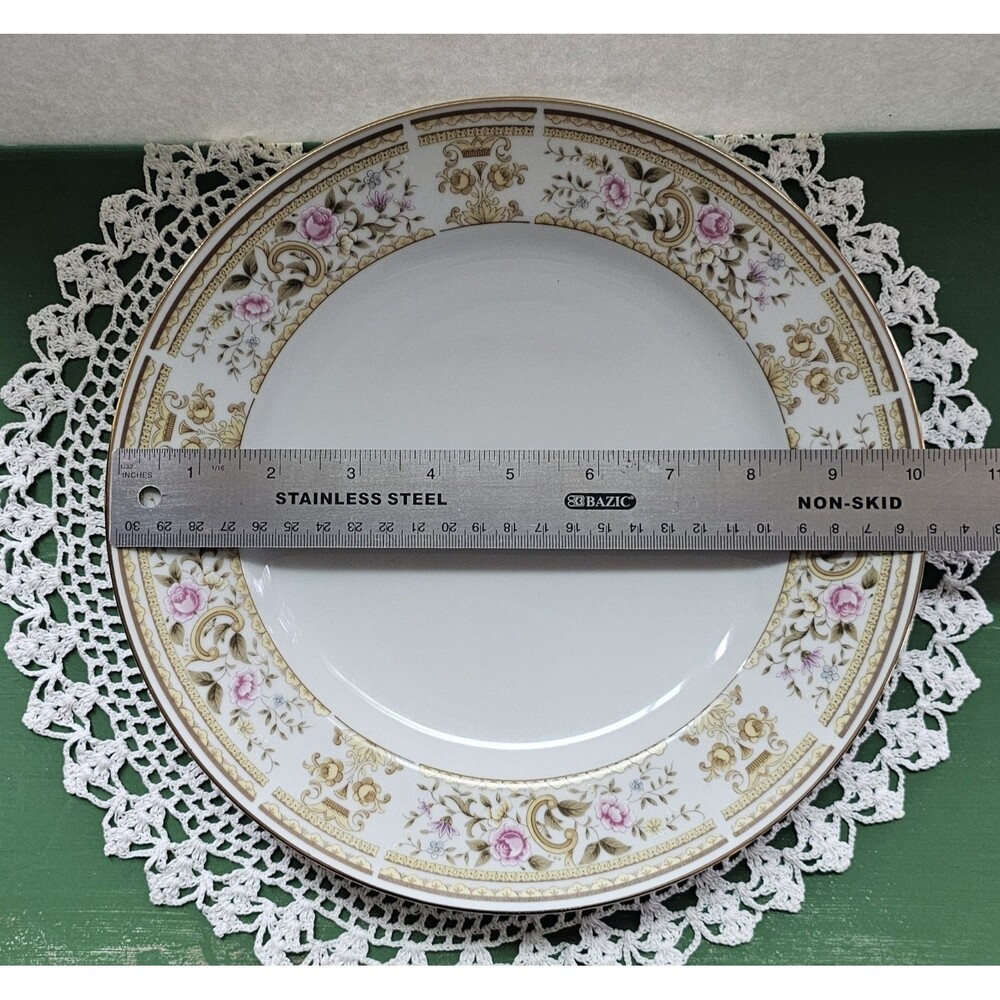 Pair Of Vintage Wallace Heritage "Daphne" Porcelain Dinner Plates - Picture 3 of 6